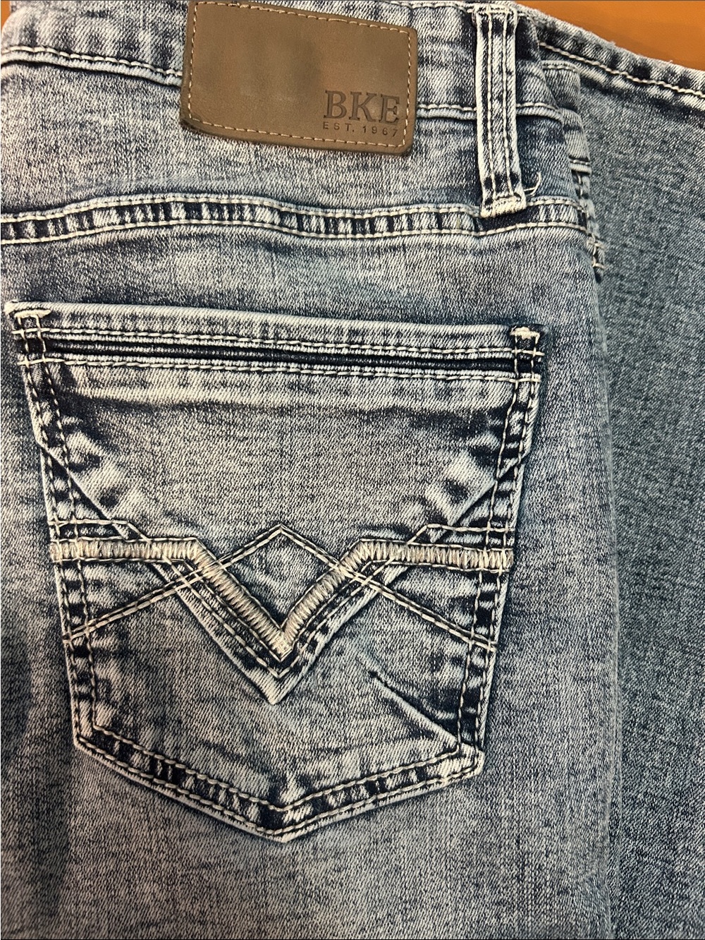 BKE Jeans Men's Size 31 x 30 Light Blue Distressed Embroidered Back Pocket Jeans